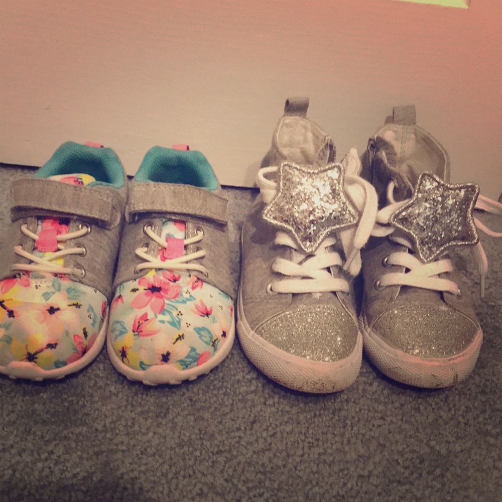 2 pair toddler tennis shoes